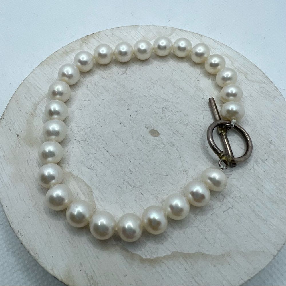 🍭4/$20 Faux Pearl t-clasp bracelet - Picture 2 of 4